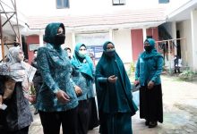 Warga Antre Mengikuti Kebut Vaksin Covid-19 PKK Gowa