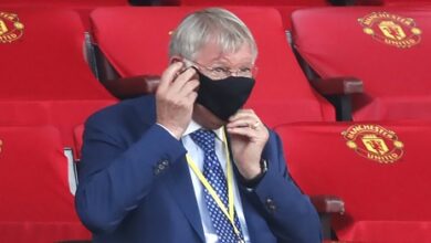 Sir Alex Ferguson dengan Wajah Masam Viral Tonton MU Takluk Menjamu Liverpool