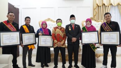 Plt Gubernur Sulsel Andi Sudirman, Beri Penghargaan Kepada 5 Duta Rumah Belajar Sulsel