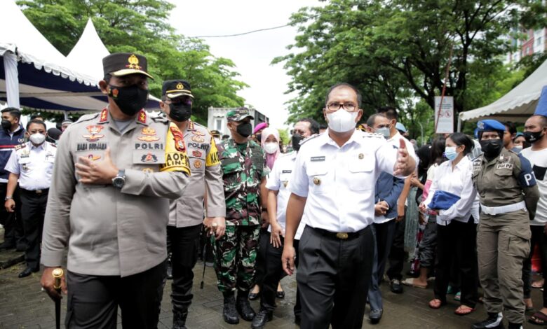 Wali Kota Makassar Bersama Kapolda Sulsel Pantau Vaksin Massal