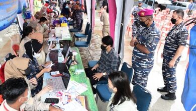 Peringati Hari Armada RI, Lantamal VI Baksos dan Vaksinasi Maritim di Anjungan Pantai Losari