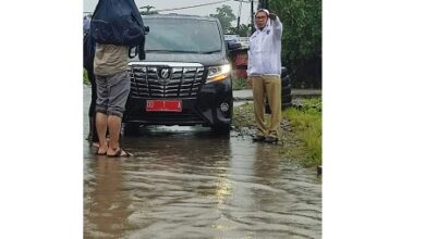 Wali Kota Danny Tinjau Paccerakkang di Tengah Guyuran Hujan Deras