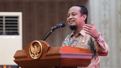 Kumpulkan Bupati dan Wali Kota, Plt Gubernur Sulsel Minta Turun ke Lapangan Pantau Harga dan Stok Kebutuhan Pokok Jelang Nataru