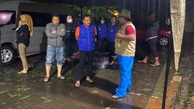 Hujan Deras, Sahabat Fatma Bikin Posko di Perumnas Antang Antisipasi Dampak Banjir
