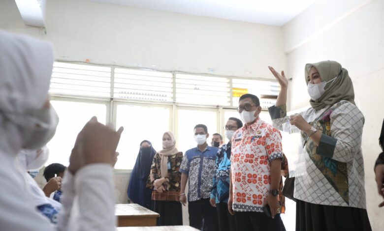 Fatmawati Rusdi Turun Langsung Memantau Pelaksanaan Tes Genose Siswa SD