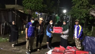 Plt Gubernur Perintahkan Dinsos - BPBD Sulsel Salurkan Bantuan Korban Banjir di Katimbang dan Manggala