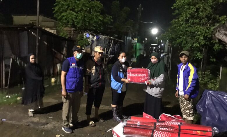 Plt Gubernur Perintahkan Dinsos - BPBD Sulsel Salurkan Bantuan Korban Banjir di Katimbang dan Manggala