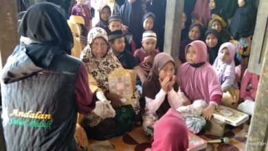 Tim Andalan Peduli Sulsel Salurkan Bantuan Al-Qur'an Dari Plt Gubernur di Dua Ttitik di Kabupaten Pinrang