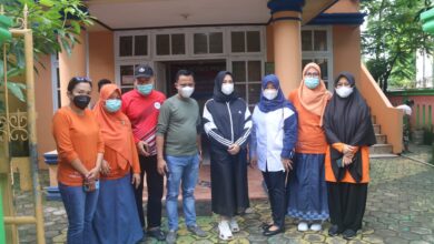 Cegah Stunting, Fatmawati Rusdi Serahkan Paket PMT Kepada Balita di PKM Kecamatan Tallo
