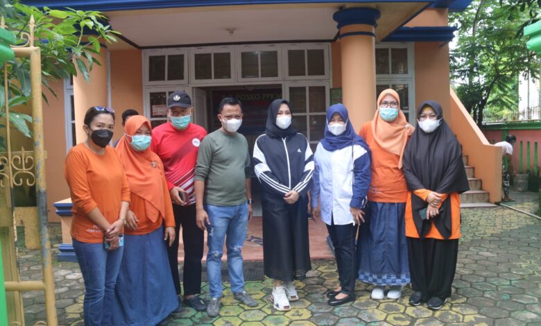 Cegah Stunting, Fatmawati Rusdi Serahkan Paket PMT Kepada Balita di PKM Kecamatan Tallo