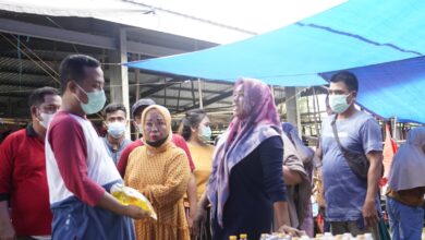 Pantau Bahan Pokok di Pasar, Gubernur Sulsel Ajak Warga Dukung Ekonomi Kecil