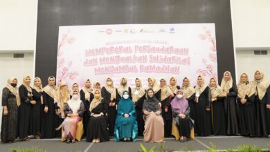 Naoemi Octarina Hadiri Kajian Islami Ustadzah Oki Setiana Dewi