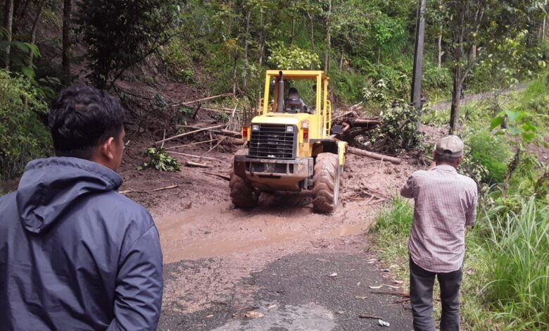 Respon Cepat Pemprov Sulsel, Kurang 24 Jam Selesaikan Jalan Tertutup Akibat Longsor di Batas Gowa - Tondong Sinjai
