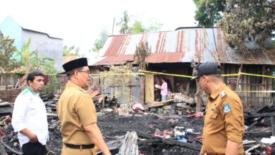 Wabup Edy Manaf Sambangi Korban Kebakaran di Ela-Ela Kec. Ujungbulu