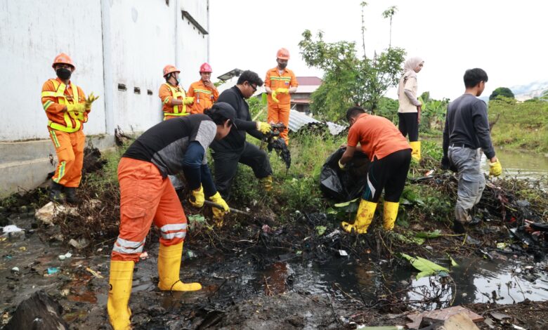 BTIIG Tunjukkan Komitmen Lingkungan Lewat Penanaman Pohon dan Aksi Bersih-Bersih Drainase